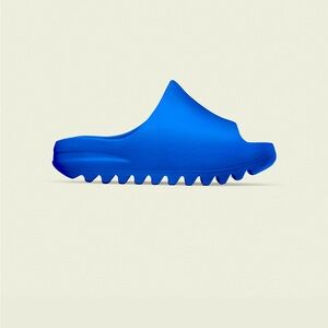 Yeezy Slides 💙🤩